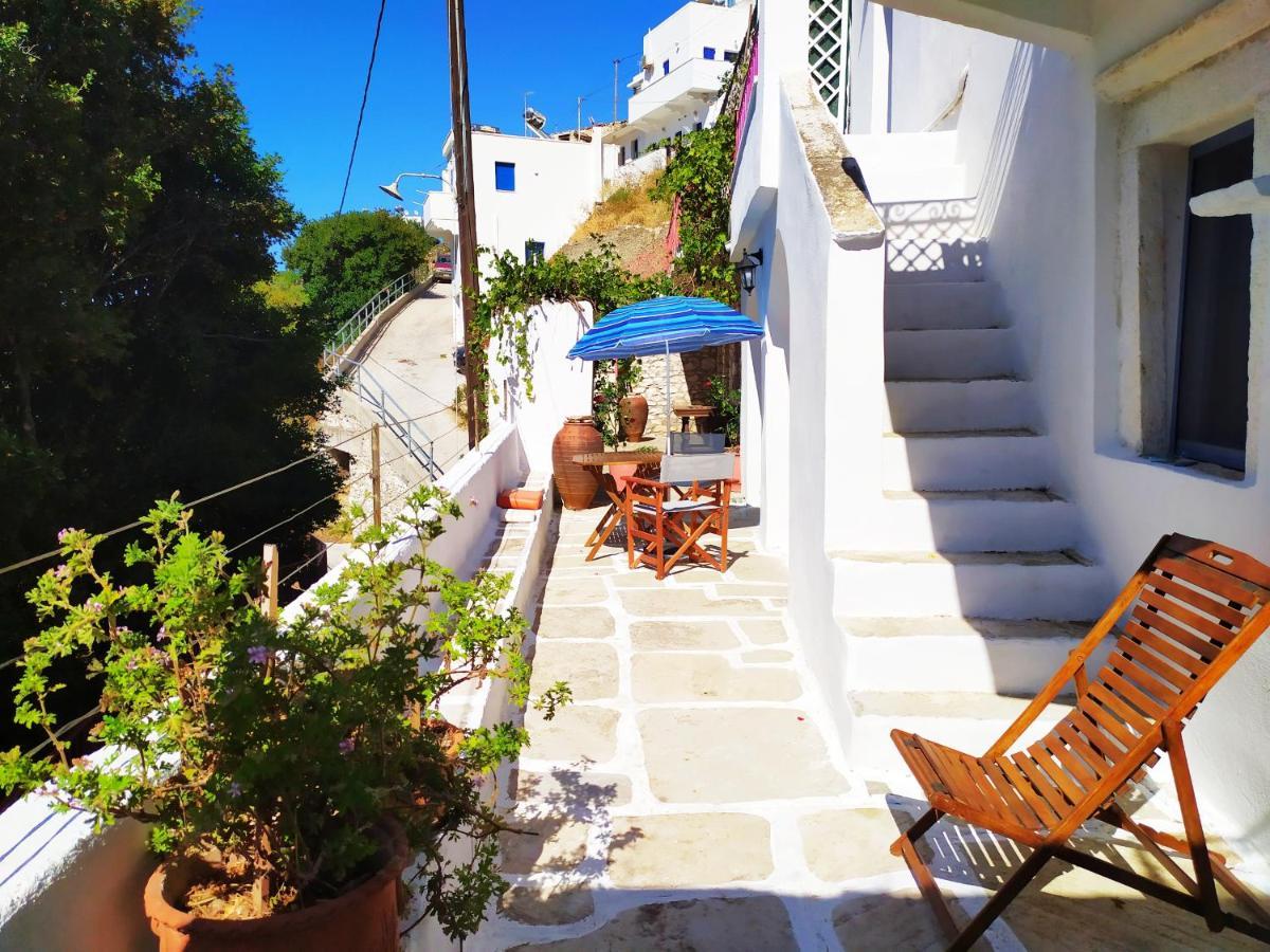 Traditional Family House, Ground Floor With Yard Koronos Dış mekan fotoğraf