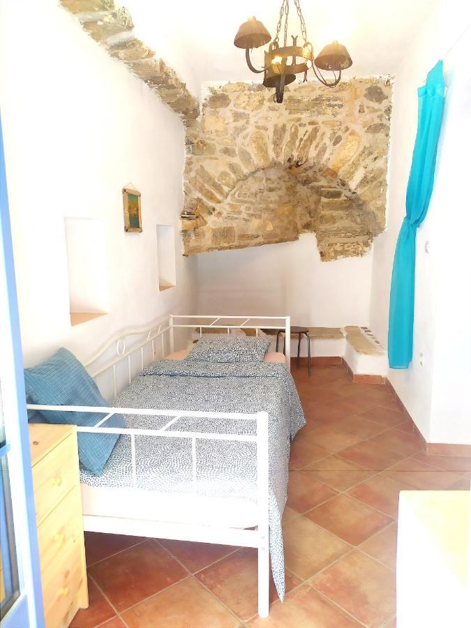 Traditional Family House, Ground Floor With Yard Koronos Dış mekan fotoğraf
