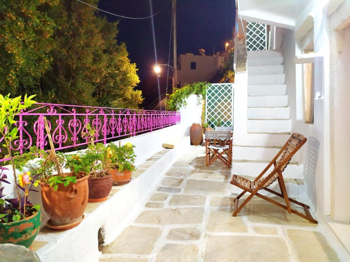 Traditional Family House, Ground Floor With Yard Koronos Dış mekan fotoğraf